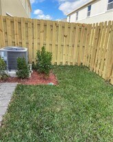 556 NE 5th St in Florida City, FL - Building Photo