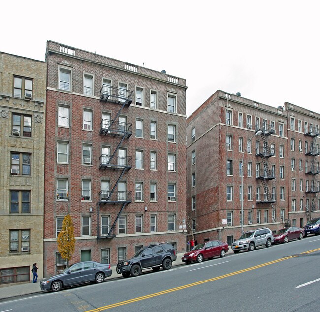 2542 University Ave in Bronx, NY - Foto de edificio - Building Photo