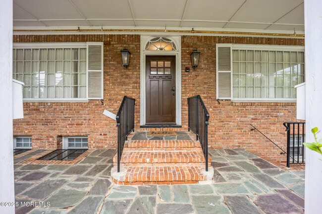 87 Maple Ave in Red Bank, NJ - Building Photo - Building Photo