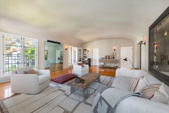 148 S Orange Dr, Unit 148 Upper in Los Angeles, CA - Building Photo - Building Photo