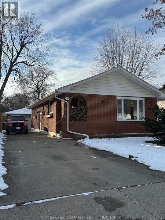 1573 Westminster Blvd in Windsor, ON - Building Photo