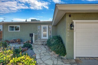 17068 Celtic St in Granada Hills, CA - Building Photo - Building Photo