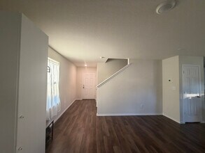 10310 Glimmer in Converse, TX - Foto de edificio - Building Photo