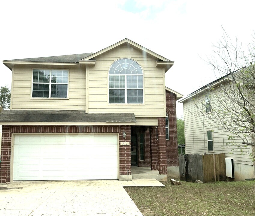 711 Pinafore St in San Antonio, TX - Building Photo