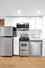 98 Christopher St in New York, NY - Building Photo - Building Photo