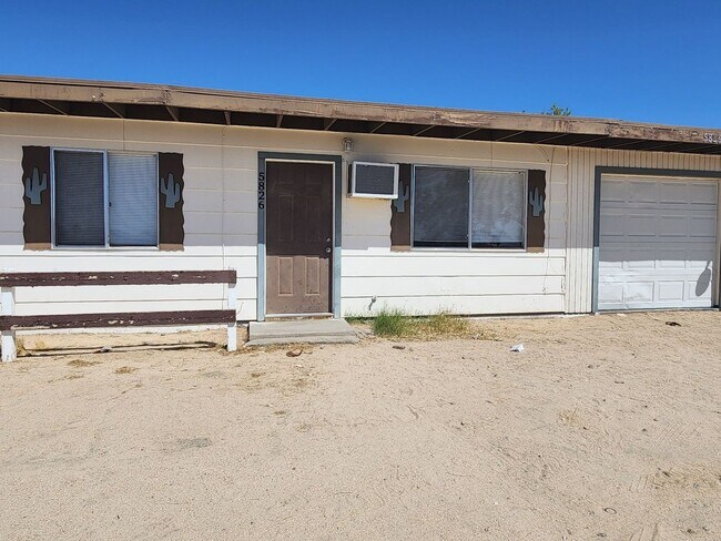 5826 Ocotillo Ave in Twentynine Palms, CA - Building Photo - Building Photo