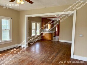 307 N Main St in Tonkawa, OK - Building Photo - Building Photo