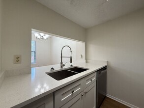 424 E Burgess Rd in Pensacola, FL - Building Photo - Building Photo