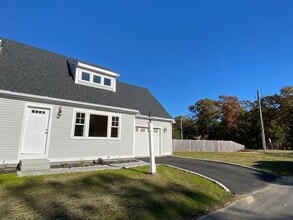 1 Beach Plum Path in Falmouth, MA - Foto de edificio - Building Photo