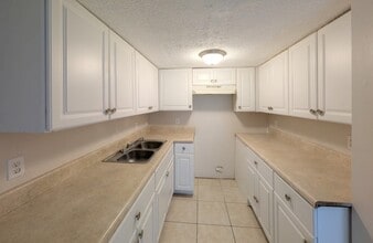 Yellow Pine Townhomes in Jacksonville, FL - Foto de edificio - Building Photo