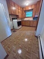 208 Miami St in Burlington, KS - Building Photo