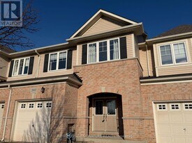2003 Trawden Way in Oakville, ON - Building Photo