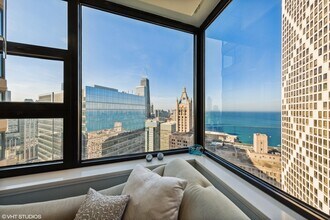401 E Ontario St in Chicago, IL - Building Photo - Building Photo