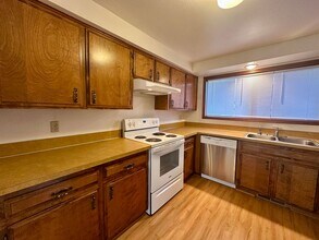 1078-1080-1080 Alder Dr NE in Keizer, OR - Foto de edificio - Building Photo