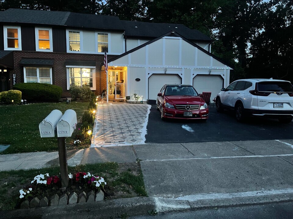 574 S Dove Rd, Unit B in Yardley, PA - Foto de edificio