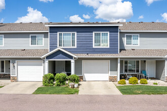 Prairies Edge Townhomes in Sioux Falls, SD - Building Photo - Building Photo