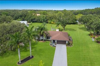 2077 Racimo Dr in Sarasota, FL - Building Photo - Building Photo