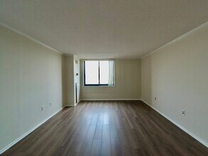 1009 Harmon Cove Tower in Secaucus, NJ - Building Photo - Building Photo