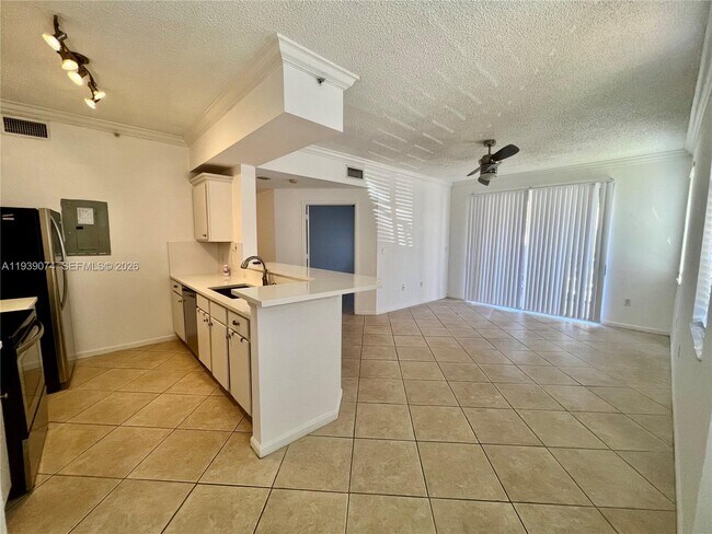 1000 Scotia Dr in Hypoluxo, FL - Foto de edificio - Building Photo