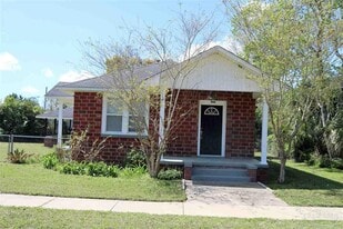 5037 Canal St in Milton, FL - Building Photo