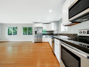 9237 Linden Ave N in Seattle, WA - Building Photo - Building Photo