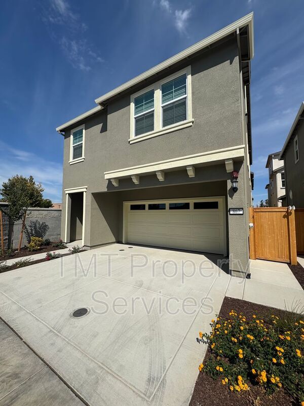867 Lk Pk Cir in Galt, CA - Building Photo - Building Photo