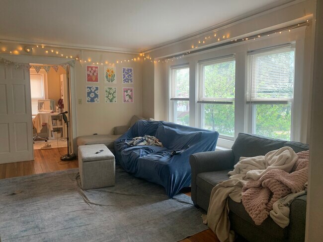 289 Foster St, Unit 1 in Boston, MA - Building Photo - Building Photo