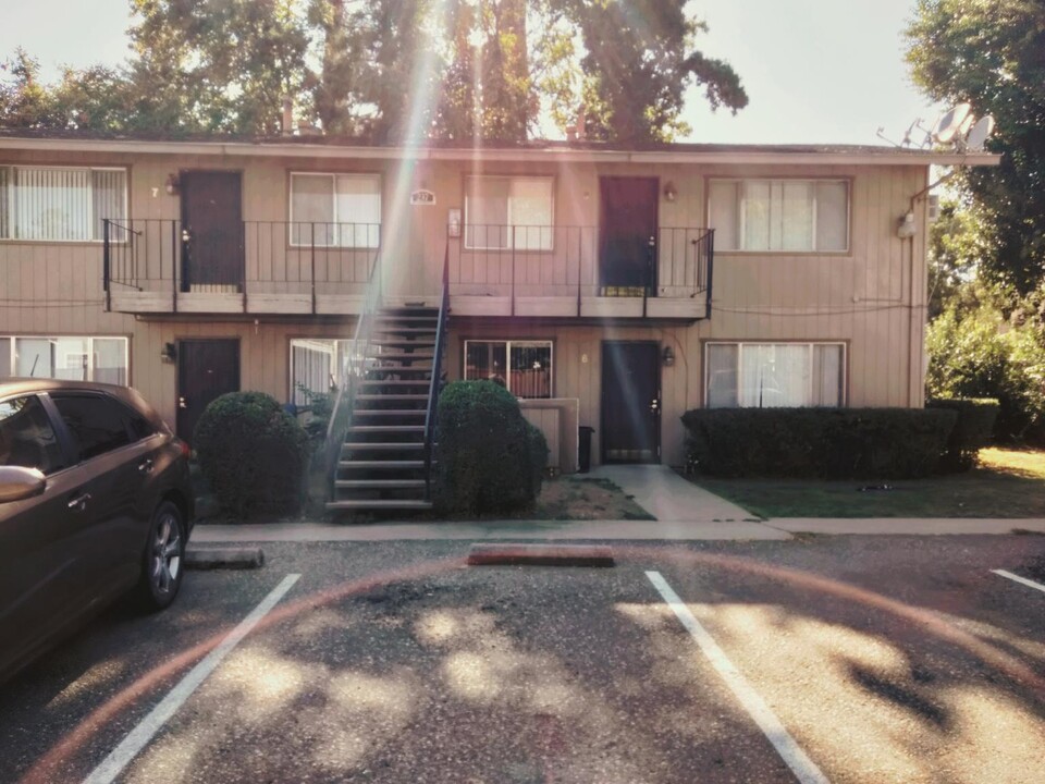 237 B St in Yuba City, CA - Foto de edificio