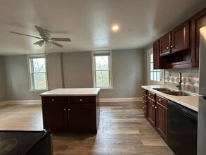 2071 Tulpehocken Rd in Wyomissing, PA - Foto de edificio - Building Photo