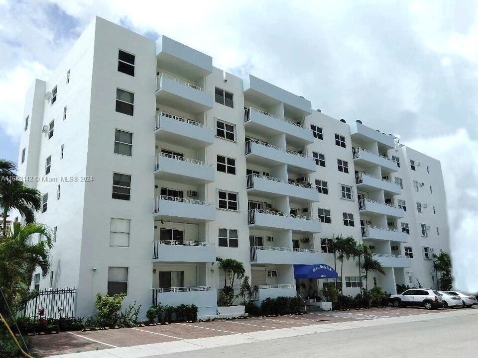 2900 Banyan St, Unit 301 in Fort Lauderdale, FL - Building Photo