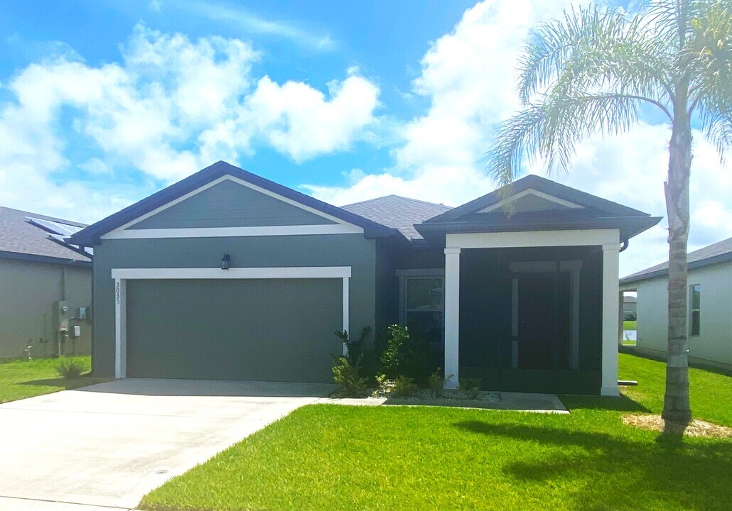 3033 Neverland Dr in New Smyrna Beach, FL - Building Photo