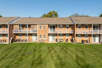 Orangewood Apartments in Levittown, PA - Foto de edificio - Building Photo