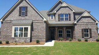 1335 Witherspoon Dr in Prattville, AL - Building Photo