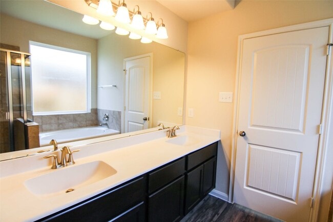 property at 3771 Lake Bend Shore Dr
