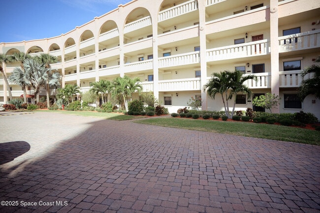 850 N Atlantic Ave in Cocoa Beach, FL - Building Photo - Building Photo