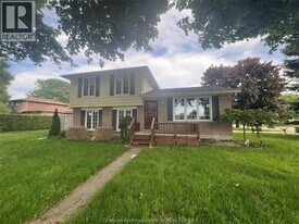 183 Michener Rd in Chatham, ON - Building Photo