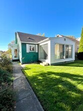 706 Grand Ave NE in Grand Rapids, MI - Foto de edificio - Building Photo