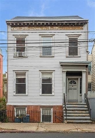 property at 233 Montgomery St
