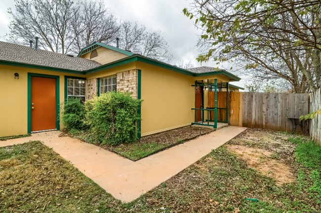12302 Dellrey Dr-Unit -B in Austin, TX - Foto de edificio - Building Photo