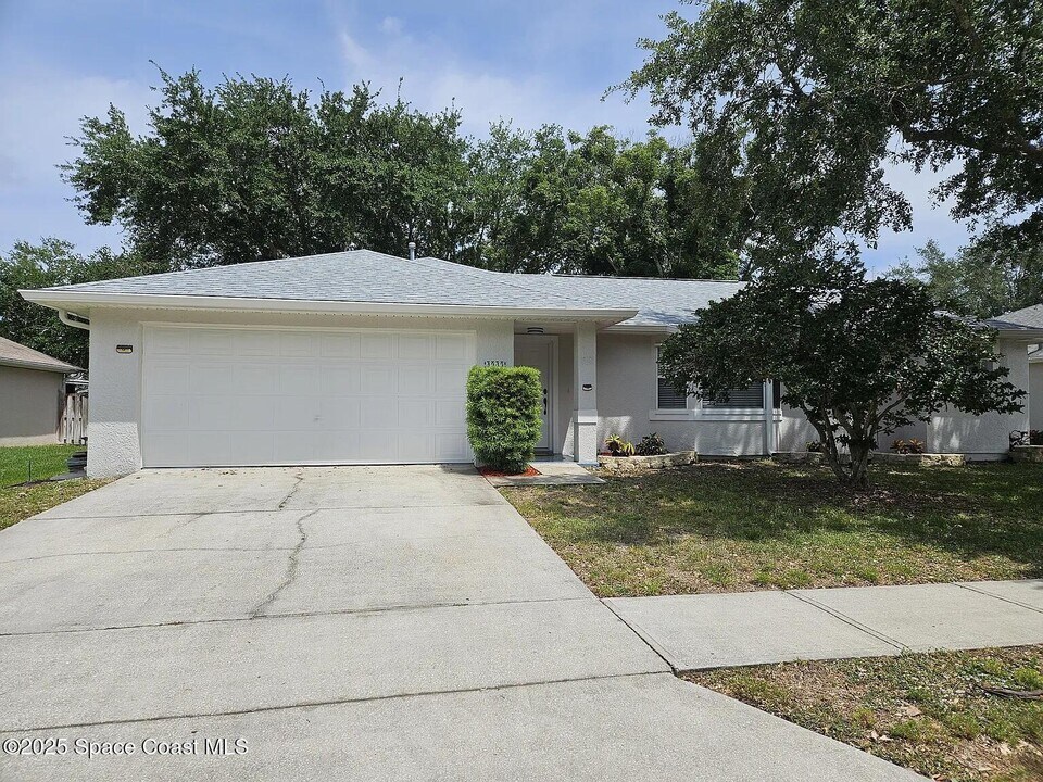 4343 Blue Lake Dr in Melbourne, FL - Building Photo