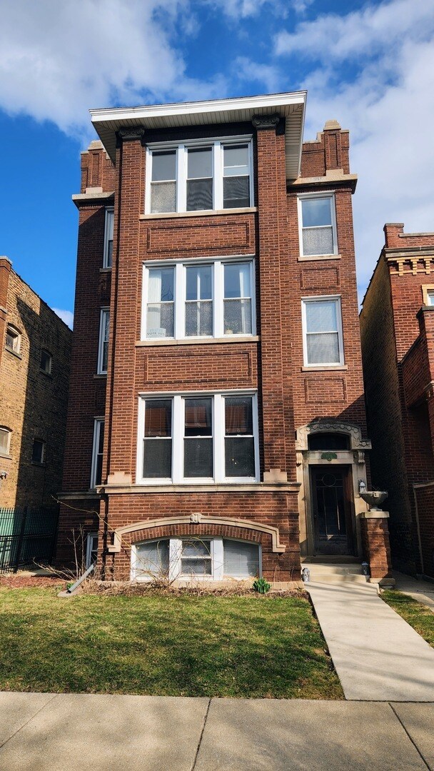 property at 4715 N Washtenaw Ave