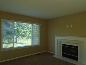 301 Harvest Gate in Lake In The Hills, IL - Building Photo - Building Photo