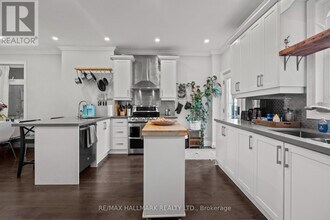 899 Lansdowne Ave in Toronto, ON - Building Photo - Building Photo
