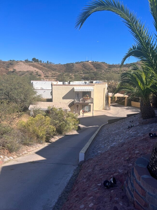 2536 N Corinthian Garden Dr, Unit Corinthian gardens