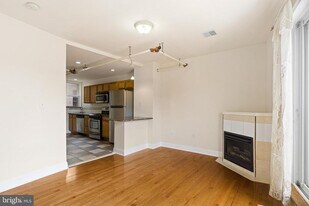 1542 Passyunk Ave in Philadelphia, PA - Building Photo