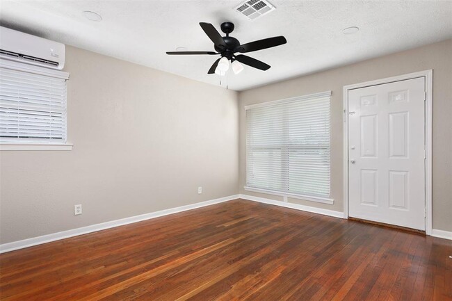 2733 Stanford St in Pasadena, TX - Building Photo - Building Photo