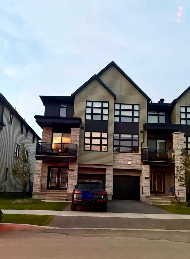 property at 909 Roger Griffiths Av