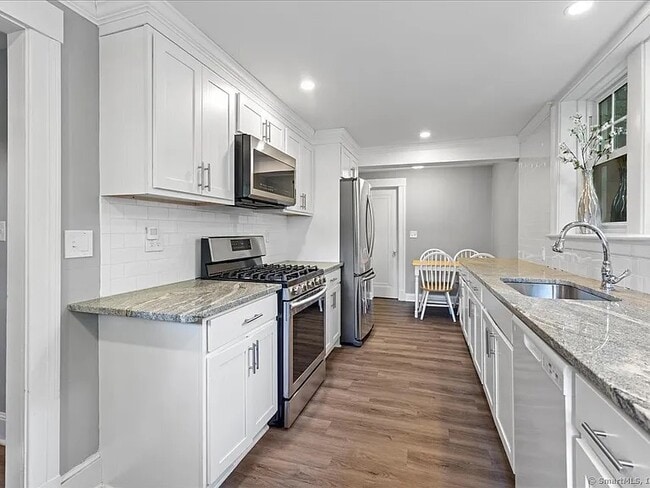 203 Ridgewood Ave, Unit 1 in Hamden, CT - Foto de edificio - Building Photo