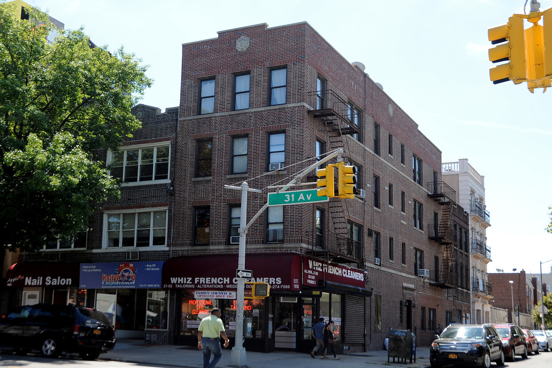 37-02 31st Ave in Long Island City, NY - Foto de edificio