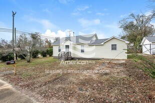 614 S Depot St in Seneca, SC - Building Photo